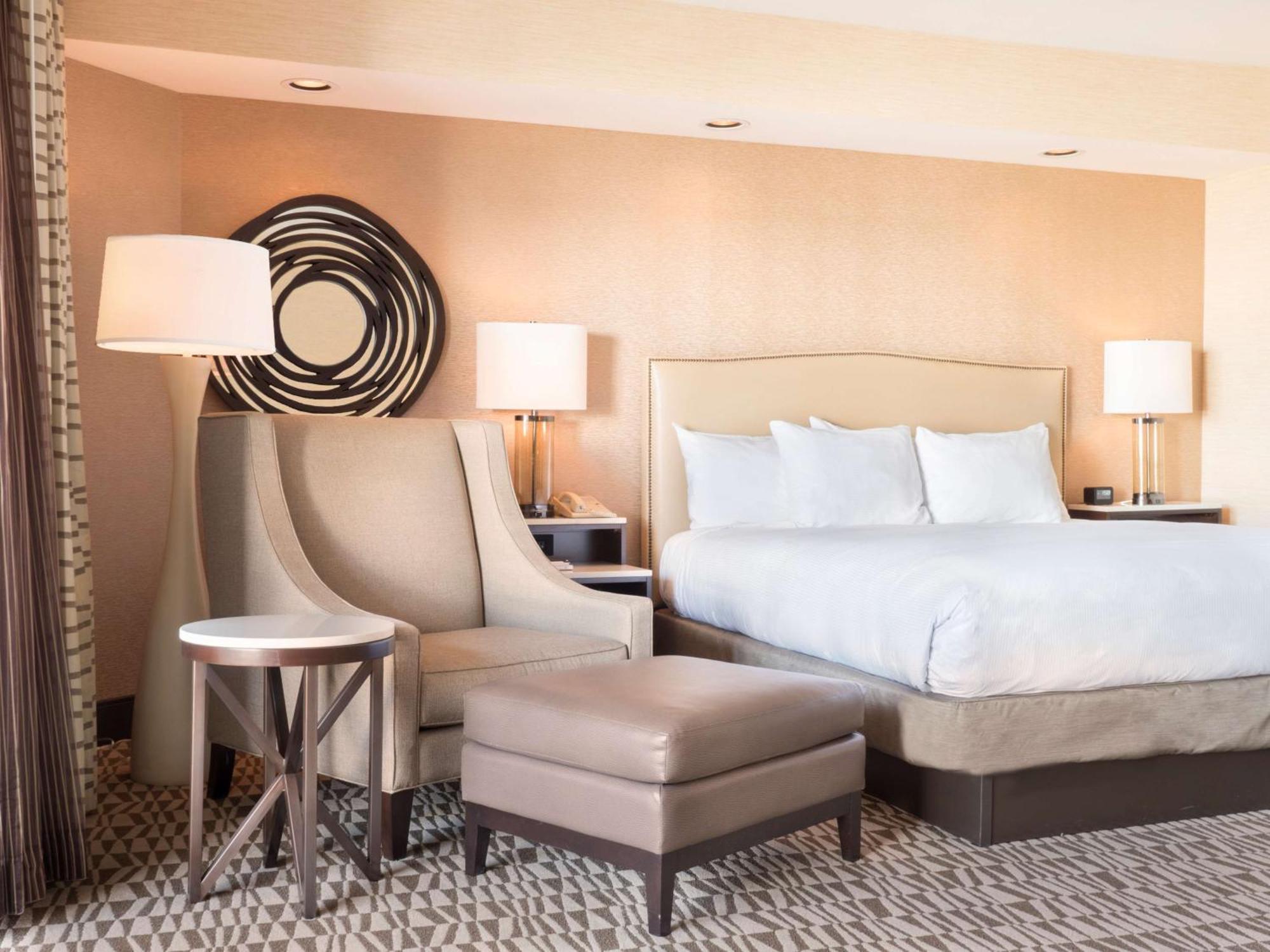 Hilton Phoenix Airport Экстерьер фото