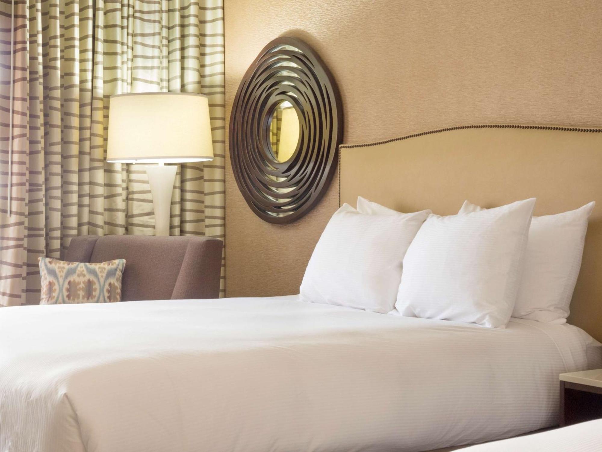 Hilton Phoenix Airport Экстерьер фото