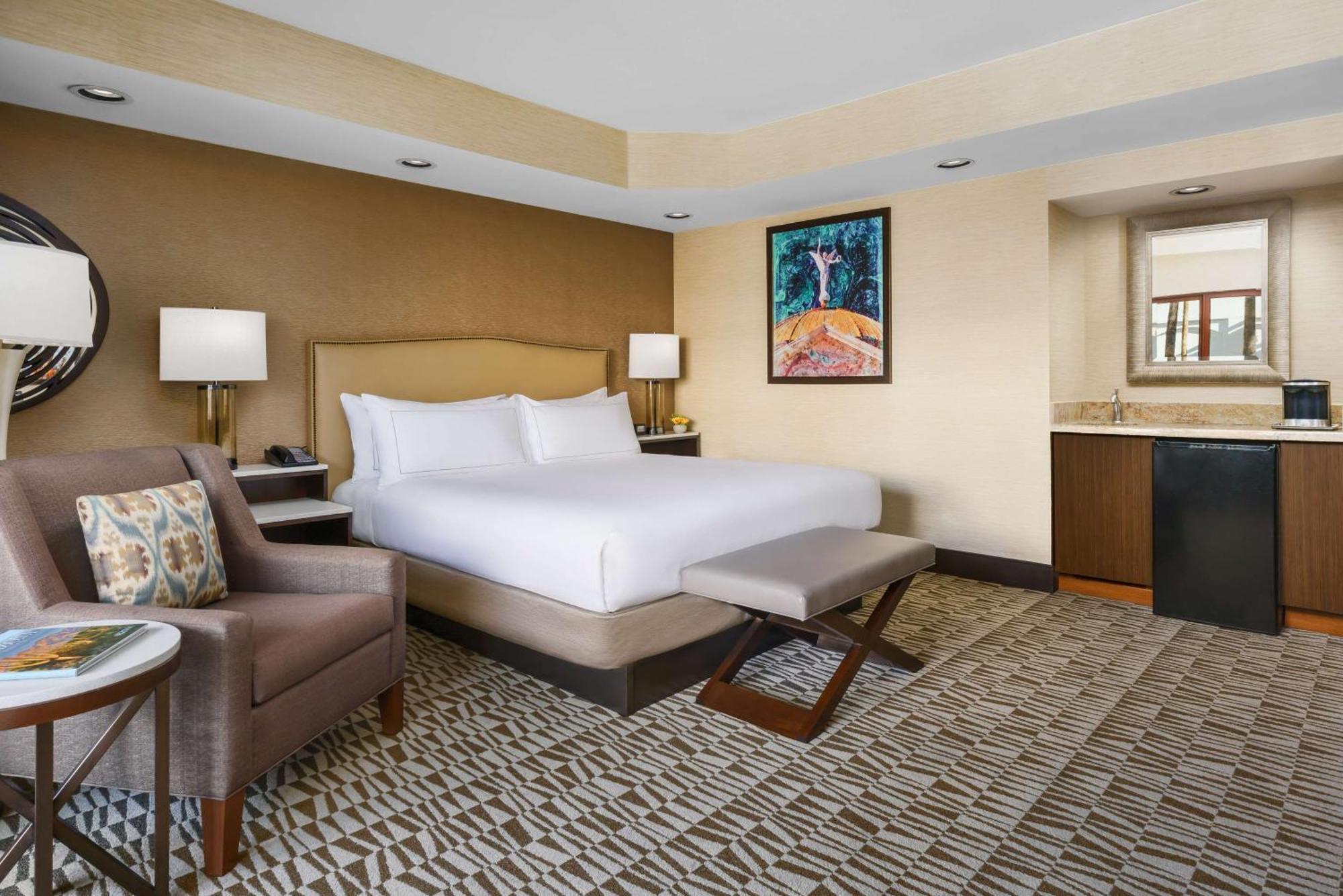 Hilton Phoenix Airport Экстерьер фото