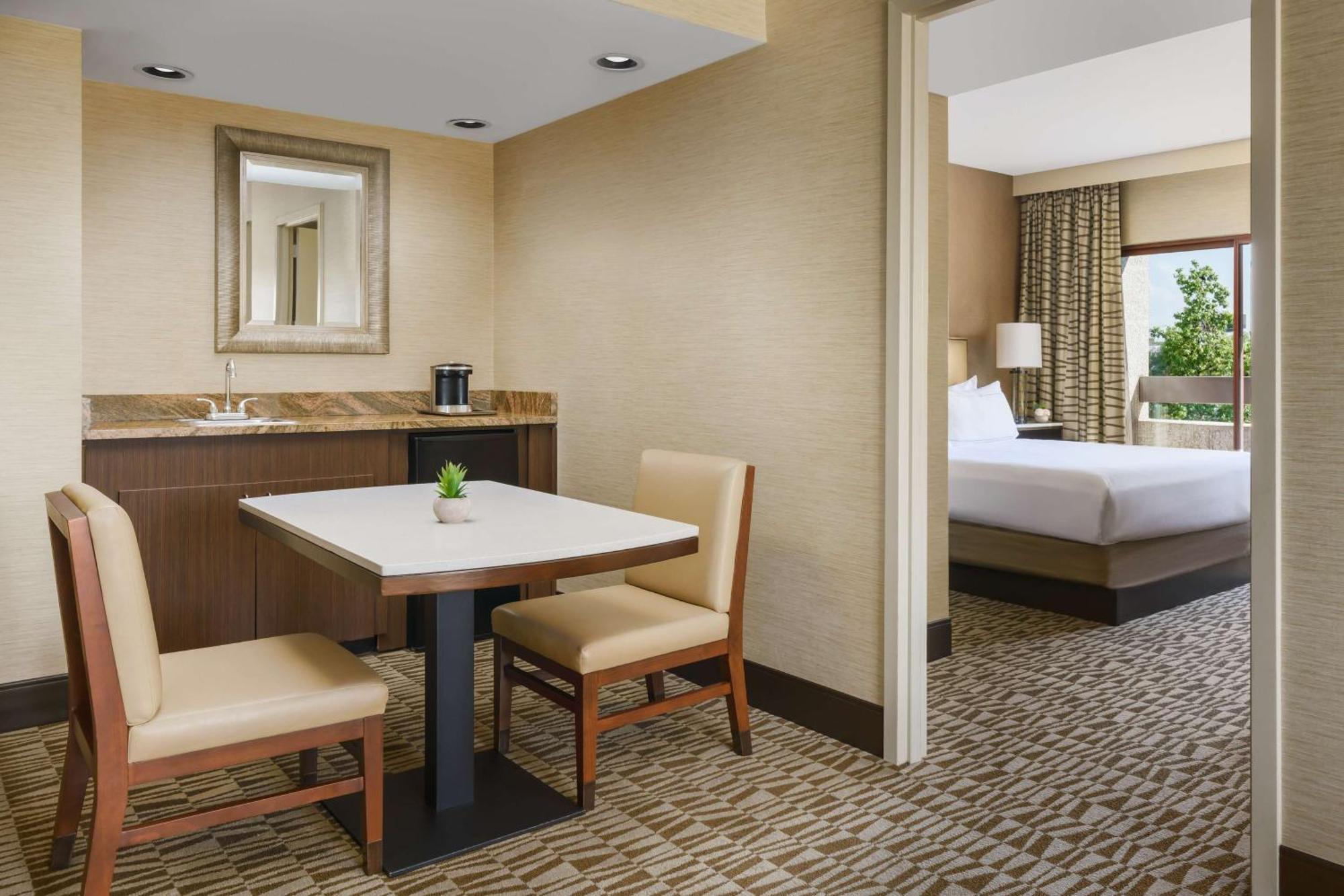Hilton Phoenix Airport Экстерьер фото